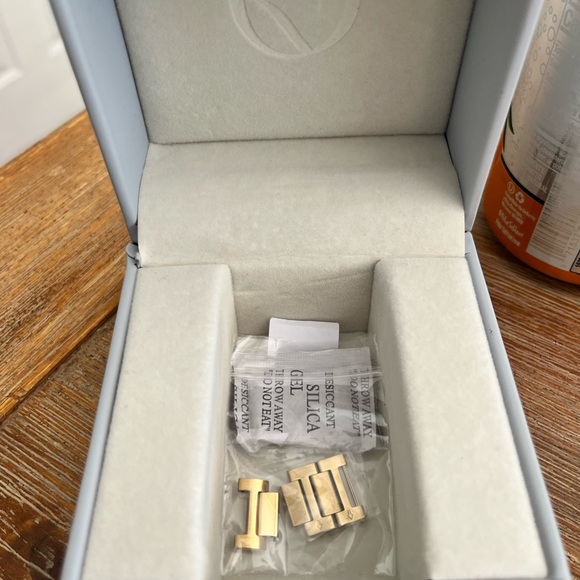 Nuamore Women's Watch - Picture 4 of 7